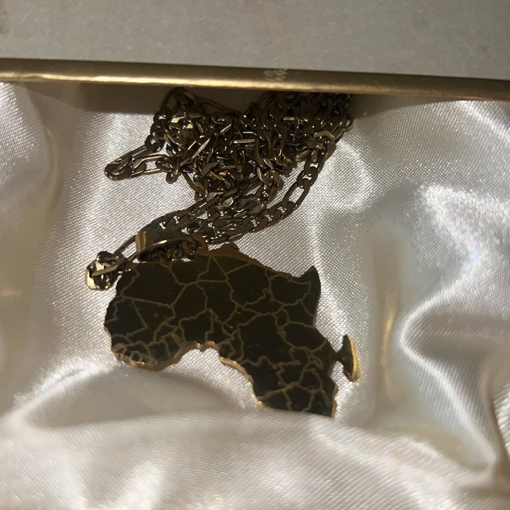 Jewelry - Picture 3 of 3